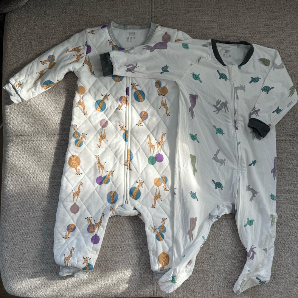 Neutral Giraffe & Sea Animal Footed One-Piece Sleepers - White